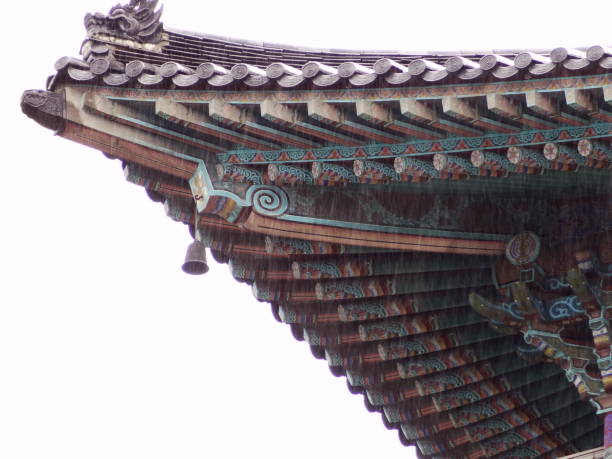 istock Korean Buddhist temple roof-2 VH544 1073092888