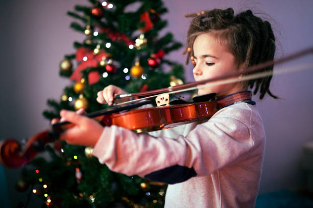 istock Little artist, play violin 1073140326