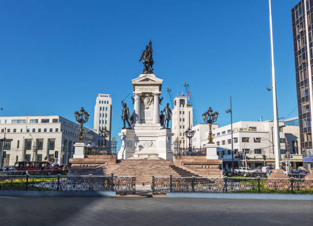 Iquique Heroes Monument at Plaza Sotomayor Square - Valparaiso, Chile Iquique Heroes Monument at Plaza Sotomayor Square - Valparaiso, Chile valparaiso chile stock pictures, royalty-free photos & images