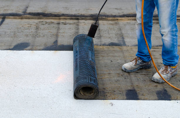 roofer installing rolls of bituminous waterproofing membrane for the waterproofing of a terrace - bitumen felt imagens e fotografias de stock