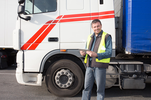 Retrato de controlador de transporte hombre camión photo