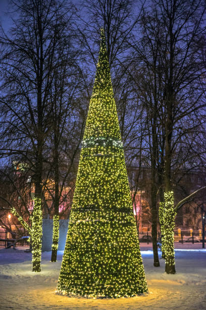 istock Decorative christmas tree on street 1073282284