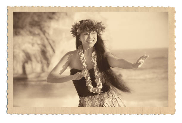 retro 1940s-50s vintage style hawaiian hula dancer postcard old photo - image created 1960s 1960s style beach women imagens e fotografias de stock