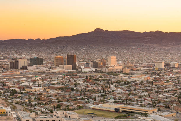 horizonte de la noche de el paso, texas - el paso fotografías e imágenes de stock