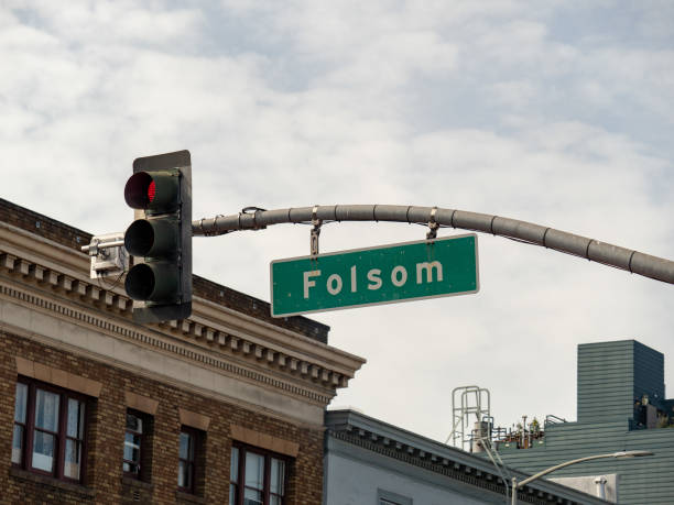istock Folsom St red traffic light in San Francisco 1073587900
