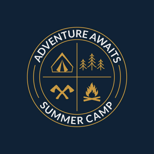 캠프 로고입니다. 라운드 여름 캠핑 모험과 배지 슬로건을 기다리고 있습니다. 벡터 일러스트입니다. - outline hiking woods forest stock illustrations