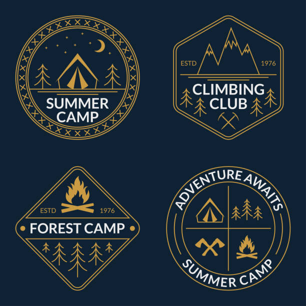 キャンプのロゴを設定します。夏とフォレスト バッジをキャンプします。山とロック クライミングの紋章。ベクトルの図。 - キャンプ点のイラスト素材／クリップアート素材／マンガ素材／アイコン素材