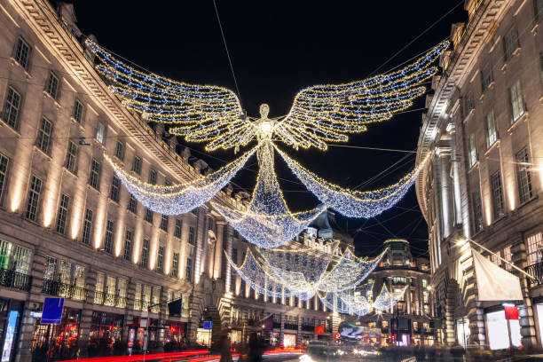 ロンドン、英国では摂政通りクリスマス イルミネーション - urban scene regent street city of westminster inner london ストックフォトと画像