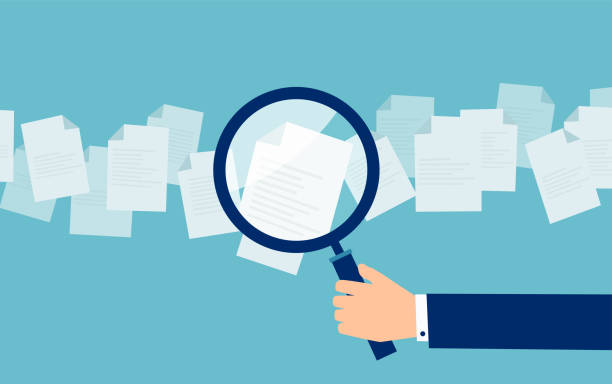 illustrations, cliparts, dessins animés et icônes de employeurs avec loupe explorant les documents d’application - feuille examen