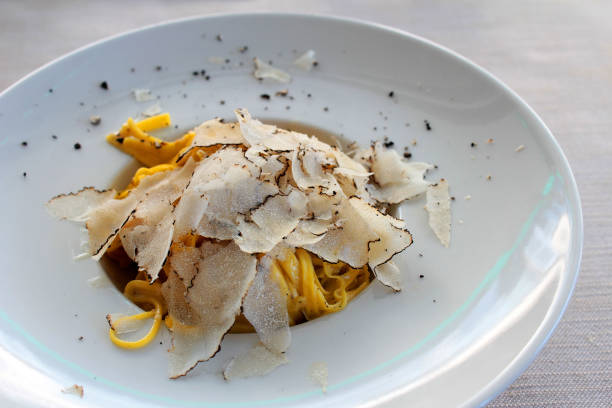 итальянская трюфельная паста - truffle стоковые фото и изображения