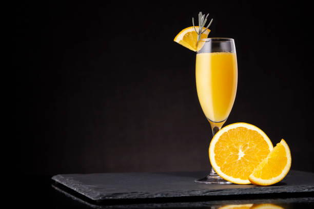 koktajl mimosa - lavender orange fruit table zdjęcia i obrazy z banku zdjęć