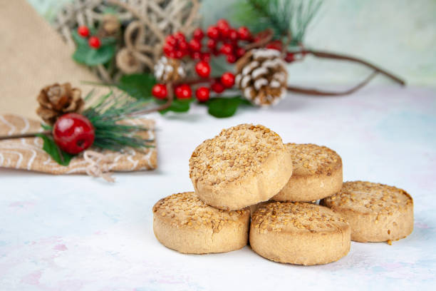 рождественские сладости типичные испанские - cookie christmas shortbread food стоковые фото и изображения