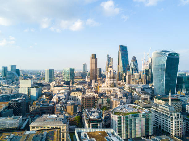 ロンドン テムズ川タワー ブリッジ ・空撮 - london england tower bridge bridge skyline ストックフォトと画像