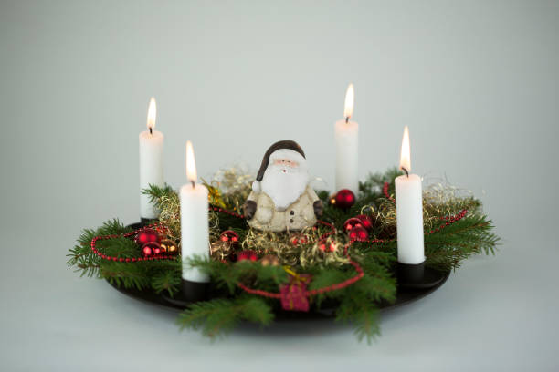 Advent wreath with candles and decoration advent candle wreath adventskranz stock pictures, royalty-free photos & images