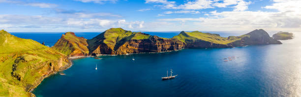 ポンタ ・ デ ・ サン ・ ロウレンソの航空写真 - mountain looking at view beach cliff ストックフォトと画像