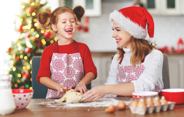 istock ppy family bake christmas cookies 1073977700