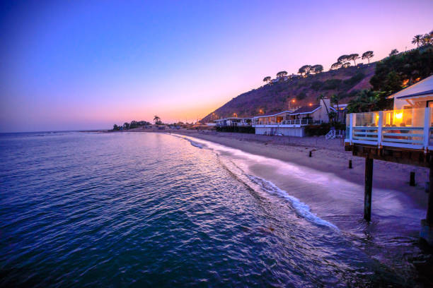 surfrider plaża malibu noc - coastline california built structure house zdjęcia i obrazy z banku zdjęć