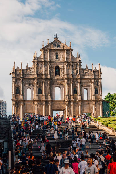 rovine chiesa di san paolo con luce solare drammatica - unesco world heritage site macao church stone foto e immagini stock