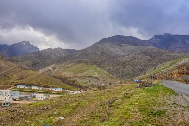 Roads and mountains in Iraq