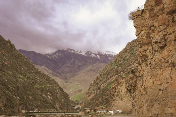 Roads and mountains in Iraq