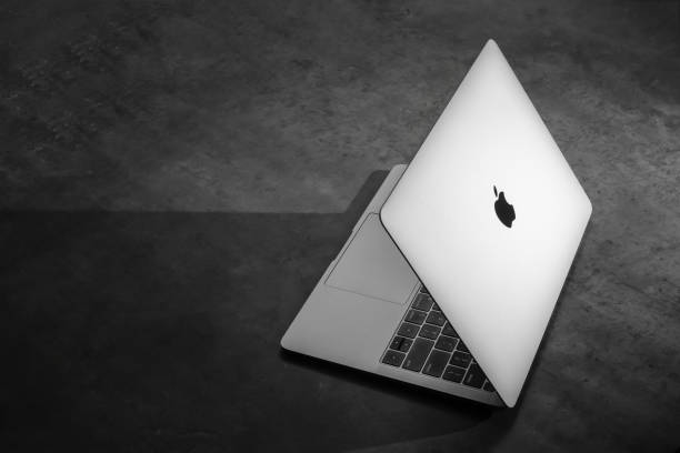 apple macbook air 2018 en revue - apple macintosh laptop computer apple computers photos et images de collection