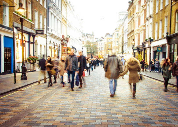 Busy shopping street Motion blurred shoppers on busy high street city street stock pictures, royalty-free photos & images