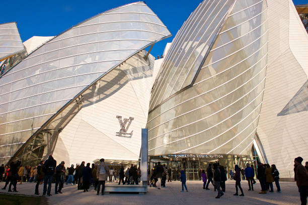 The Louis Vuitton foundation building,Paris. The building of the Louis Vuitton Foundation,opened in 2014 and designed by F. Gehry is an art museum and cultural center sponsored by the group LVMH and its subsidiaries. frank gehry building stock pictures, royalty-free photos & images
