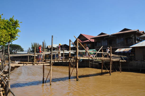 a village on the inle lake - 2547 imagens e fotografias de stock