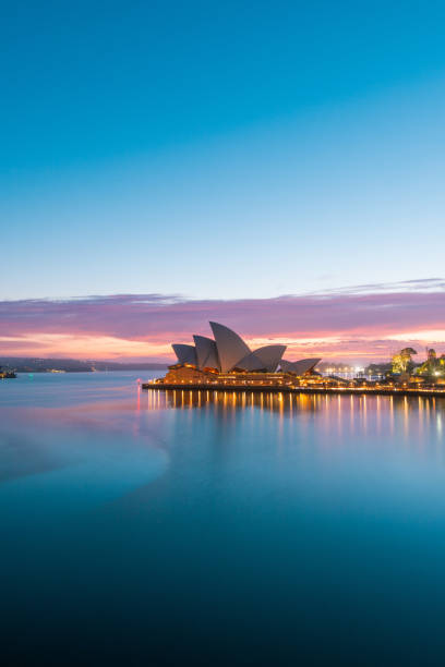 sydney opera house dawn - sydney australia australia sydney opera house skyline stock-fotos und bilder