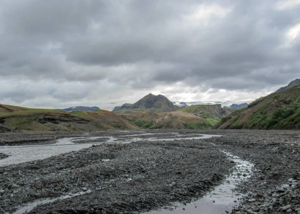découvre sur la vallée de la rivière krossa et thorsmork, islande - fimmvorduhals photos et images de collection