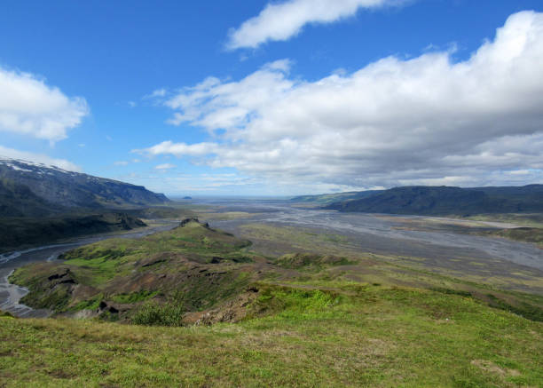 vue de thorsmork du haut de valahnukur, entre les glaciers tindafjallajokull, myrdalsjokull et eyjafjallajökull, sud de l’islande, europe - fimmvorduhals photos et images de collection