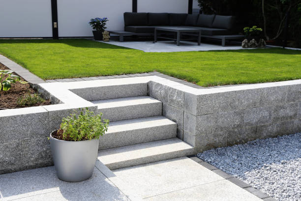Neat and tidy garden with granite wall and solid block steps Neat and tidy garden with granite wall and solid block steps formal garden stock pictures, royalty-free photos & images