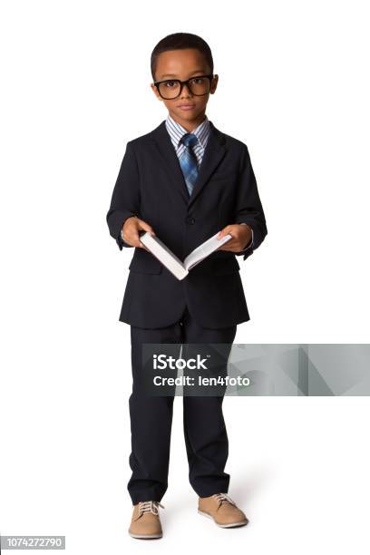 Eleganten Kleinen Jungen Mit Brille Und Buch Im Businessanzug Studio Gedreht Isoliert Stockfoto und mehr Bilder von Jungen