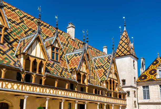 arquitectura de las históricas hospices de beaune, francia - cote dor fotografías e imágenes de stock