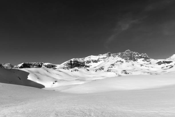 istock Black and white view on snowy plateau and rocks 1074274512