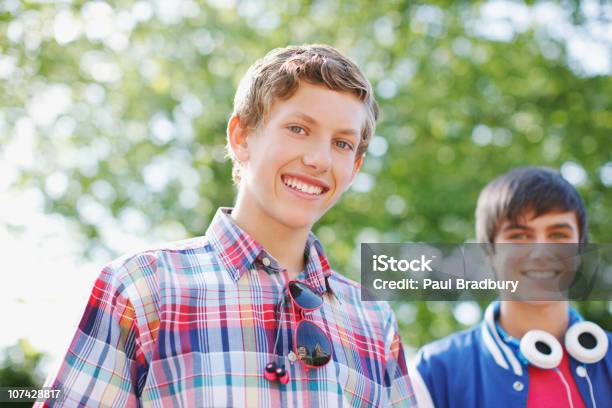 Chicos Adolescentes Con Auriculares Sonriendo Foto de stock y más banco de imágenes de Adolescente - Adolescente, Retrato, Sólo grupo de adolescentes