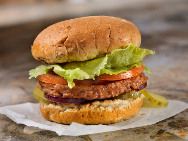 la hamburguesa sin carne - 100% vegetal basado en proteína burger - hamburguesa vegetariana fotografías e imágenes de stock