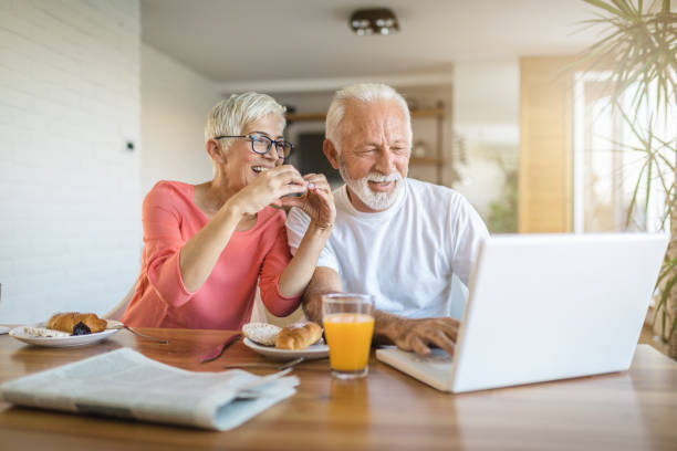 istock Senior parents talking to family over the internet 1074299846