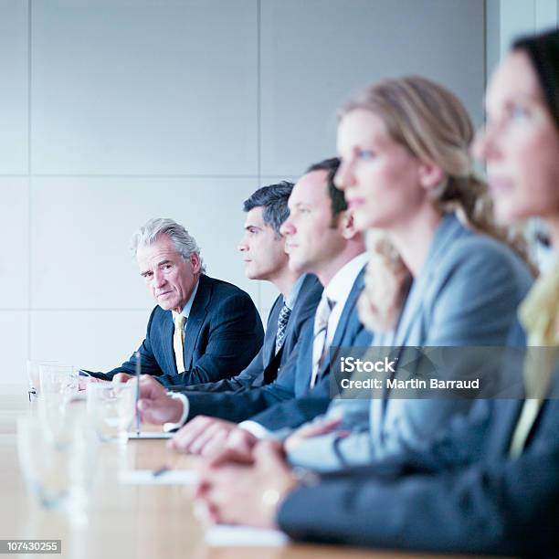 Empresarios Sentado En La Mesa De Conferencias Foto de stock y más banco de imágenes de Entrevista de trabajo - Entrevista de trabajo, Tercera edad, Hombres maduros