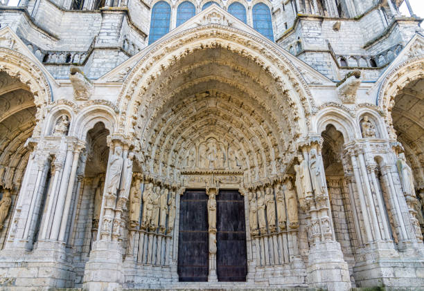 details of chartres cathedral, unesco world heritage in france - european culture spirituality traditional culture famous place imagens e fotografias de stock