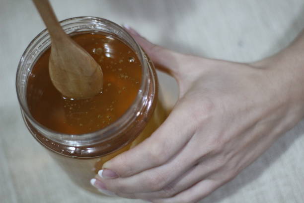 istock honey in the jar 1074347634