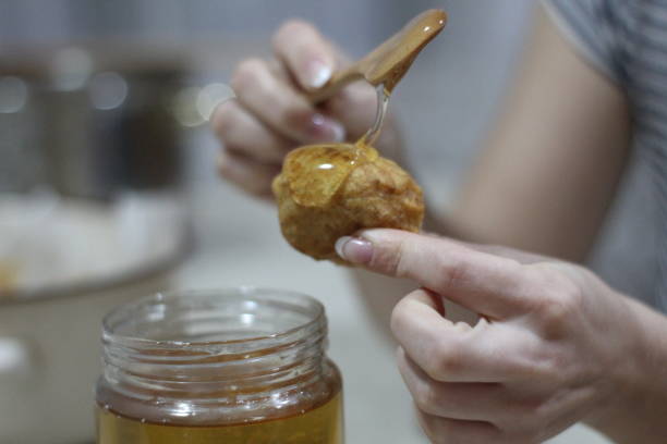 istock honey in the jar 1074359586