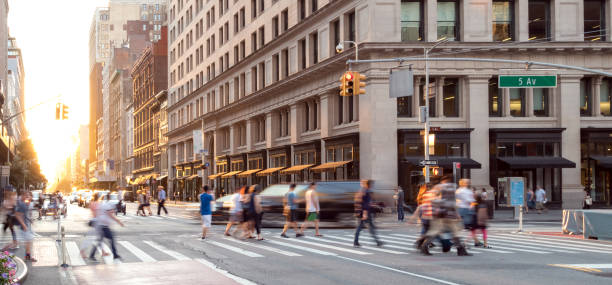 new york city street scene with crowds of people - crossing people panoramic road imagens e fotografias de stock