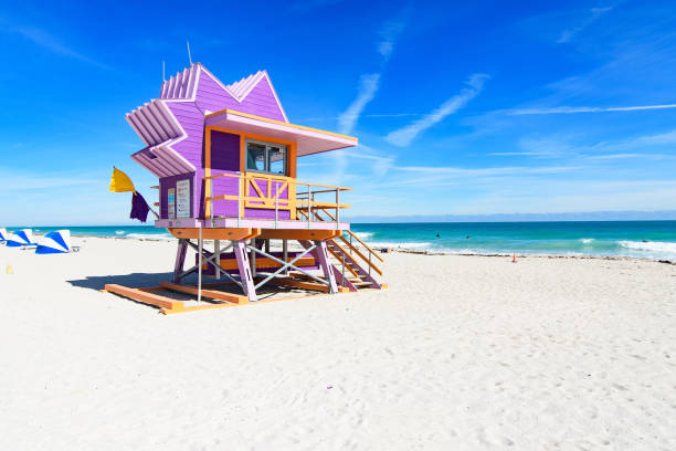 station de lifeguard miami beach - miami photos et images de collection