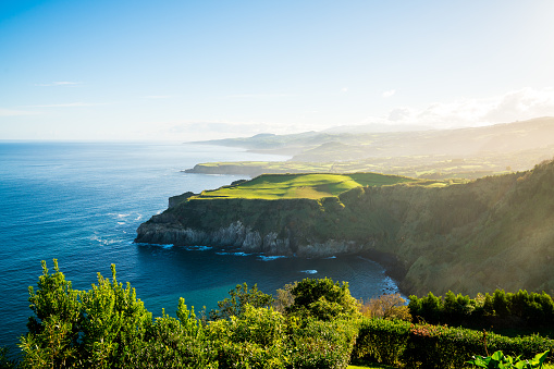 vista de la naturaleza en Azores con pequeños pueblos photo