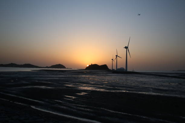 istock Tanmo Port Sunset  vd731 1074675646