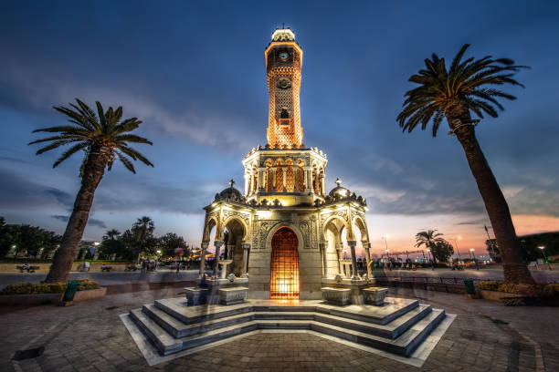 torre dell'orologio di smirne in piazza konak, turchia - izmir turkey konak clock tower foto e immagini stock