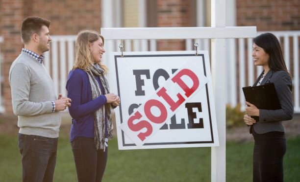 istock Couple purchasing a house 1074727468