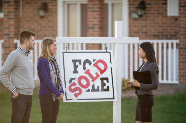 istock Couple purchasing a house 1074727470
