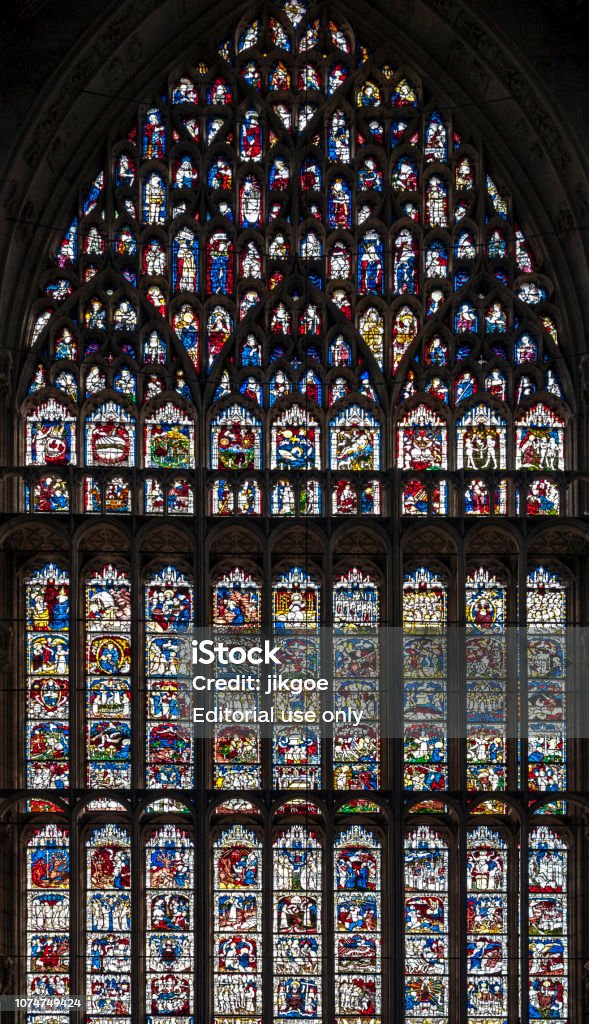 La Gran Ventana Del Este Mayor Extensión De Las Vidrieras Medievales En Reino Unido En El Extremo Del Este De York Minster Histórica Catedral Construido En Estilo Arquitectónico Gótico Inglés Y Punto La Gran Ventana Del Este Mayor Extensión De Las Vidrieras Medievales En Reino Unido En El Extremo Del Este De York Minster Histórica Catedral Construido En Estilo Arquitectónico Gótico Inglés Y Punto